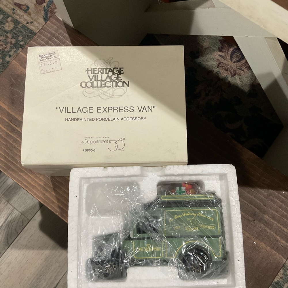 Green Village Express Van dept 56 new
